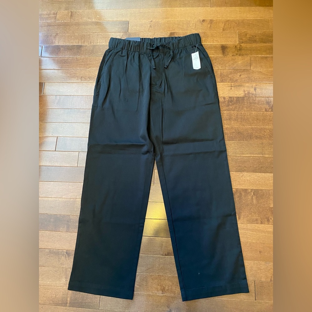 GAP women’s easy pant straight leg 
Size small never worn with tags
